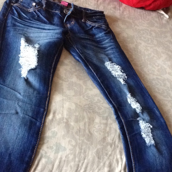 Almost Famous  skinny jeans - Picture 3 of 8